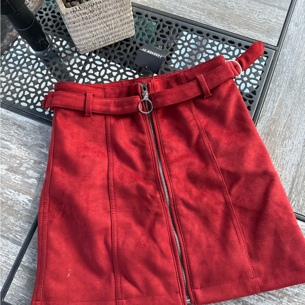 Maroon Mini Skirt 🤍 - Picture 3 of 3